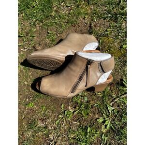 Earth Kristy Taupe Leather Peep Toe Ankle Boots Heeled Sandals Womens 8.5 B